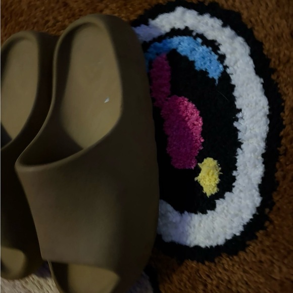 Yeezy Olive Green Slide Slippers - Picture 3 of 4